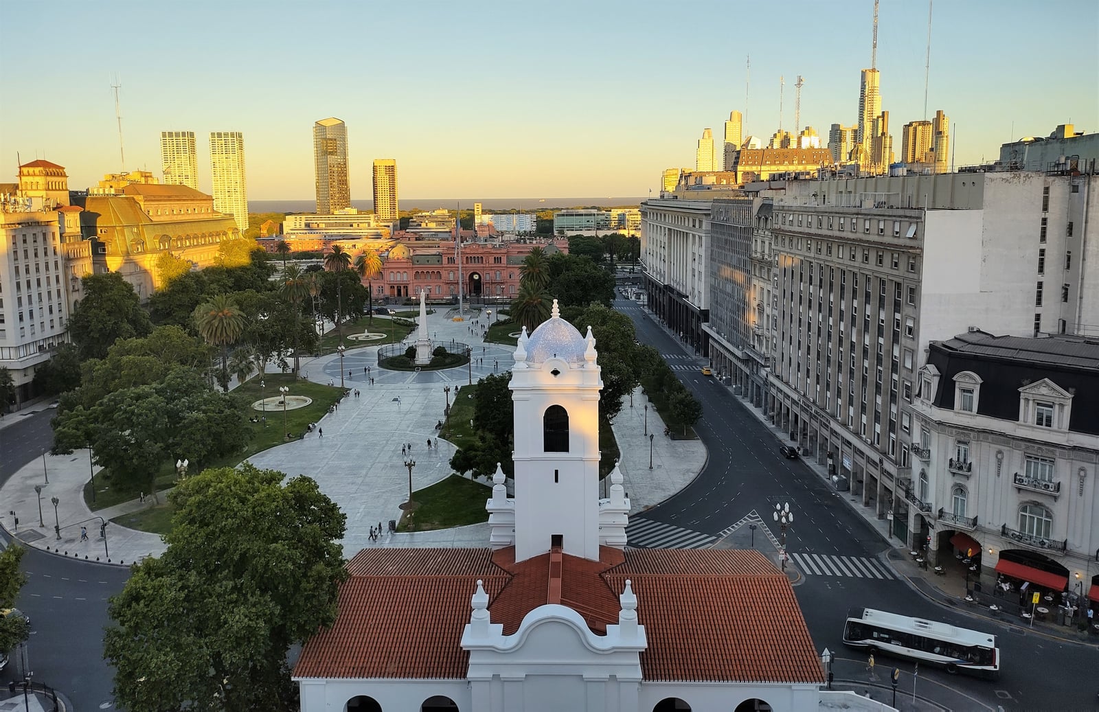 Vista de Plaza de Mayo, Buenos Aires, Argentina,desde la terraza del pasaje Roverano.