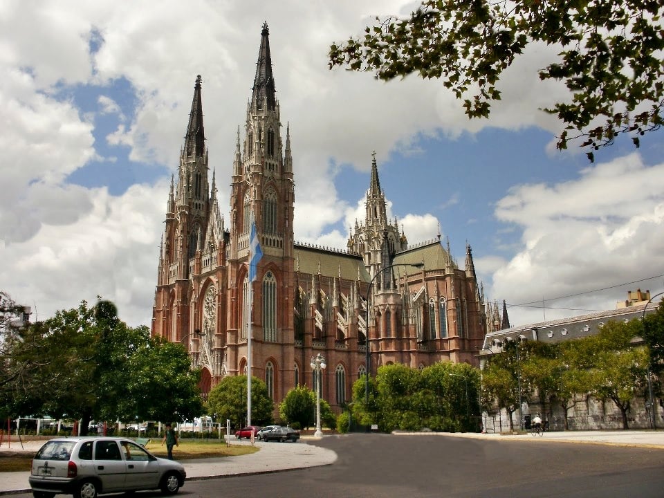 This is a photo of an Argentine monument identified by the ID