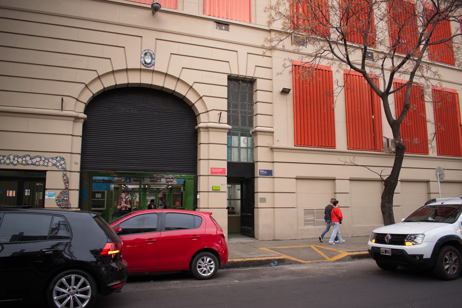 Frente de la Facultad de Filosofía y Letras - Universidad De Buenos Aires