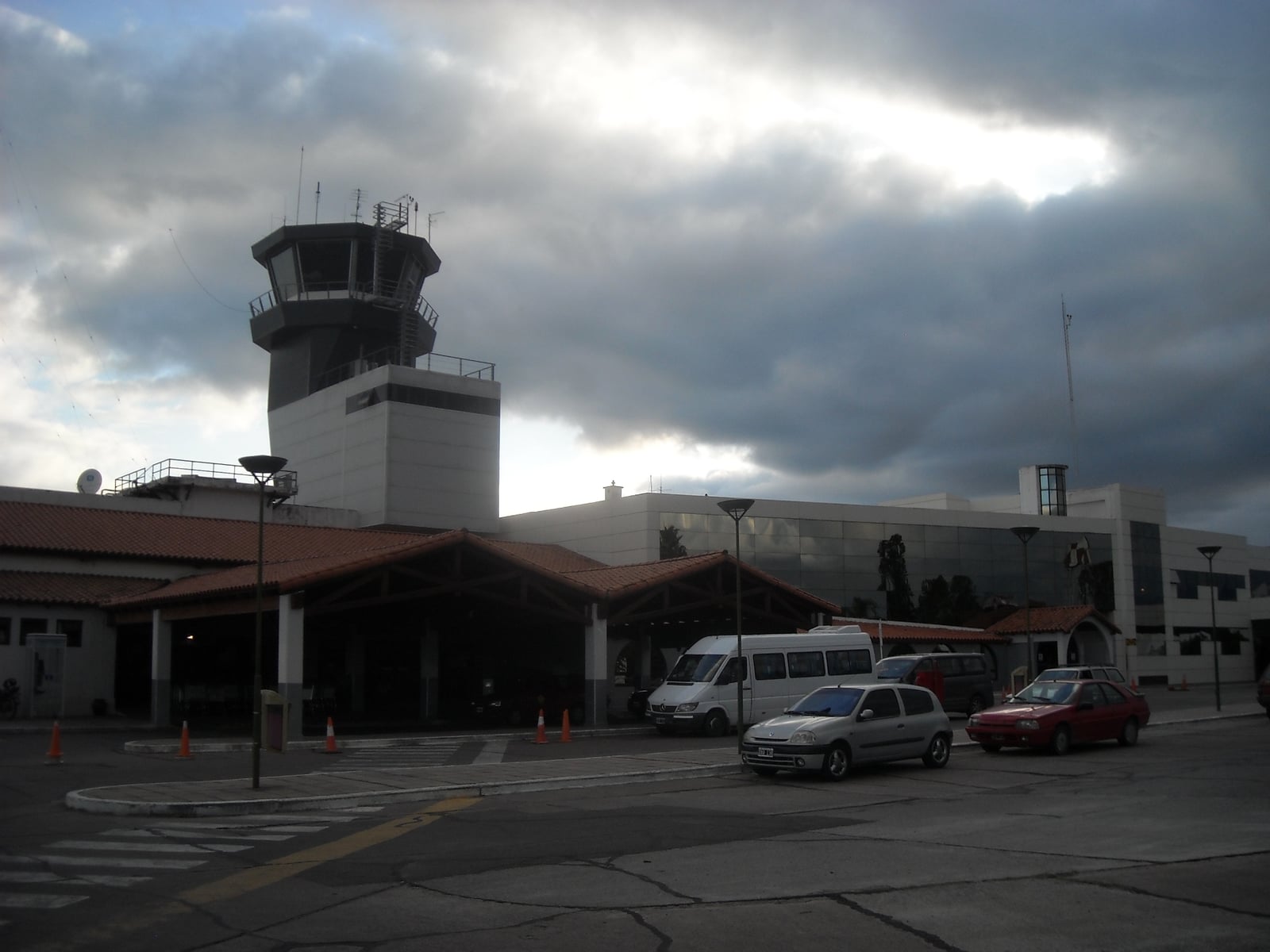 Exterior del Aeropuerto Internacional de Salta Martín Miguel de Güemes