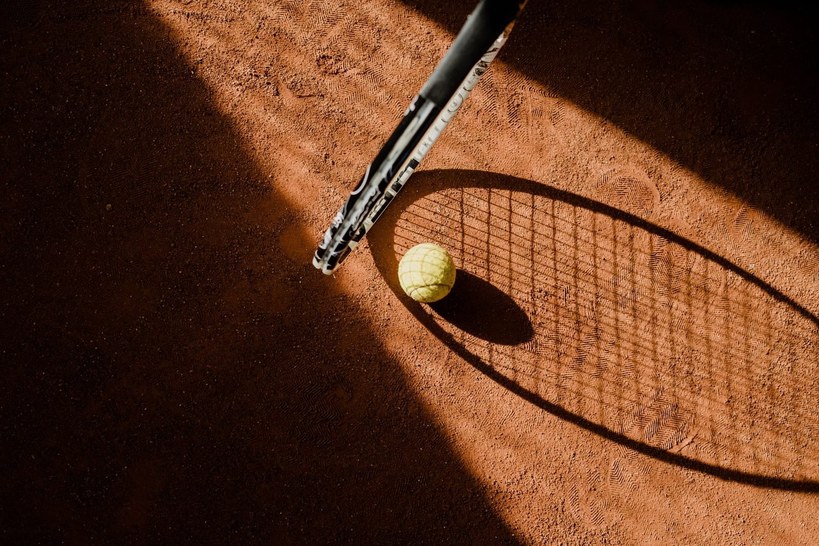 Cancha de tenis de polvo de ladrillo