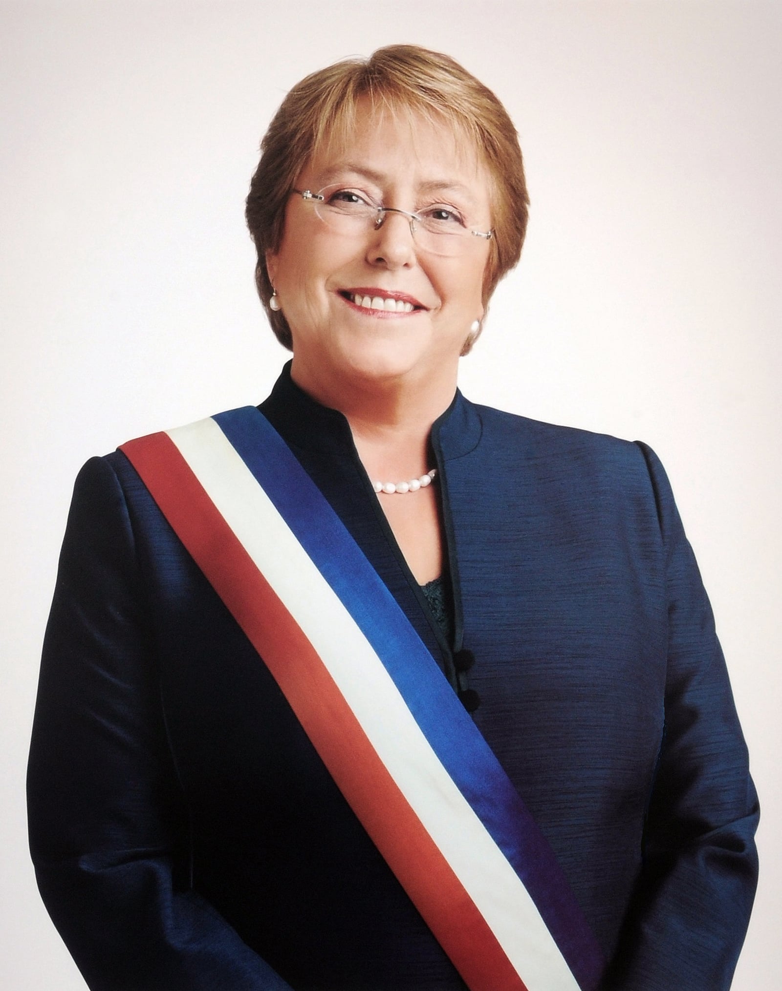 Official Portrait of Mrs. President of the Republic Michelle Bachelet Jeria, Period 2014-2018.