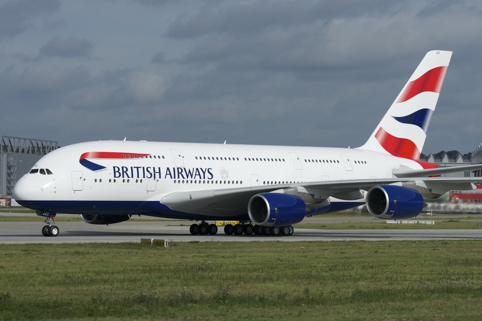 Airbus A380-841 F-WWSC, MSN124, at Airbus Finkenwerder (EDHI). Will be G-XLEC after delivery (3rd British Airways' A380).