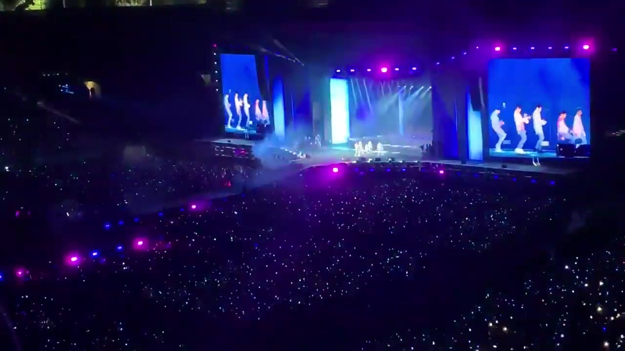 BTS Love Yourself - Speak Yourself tour at Rose Bowl, Pasadena (California), 4 May 2019