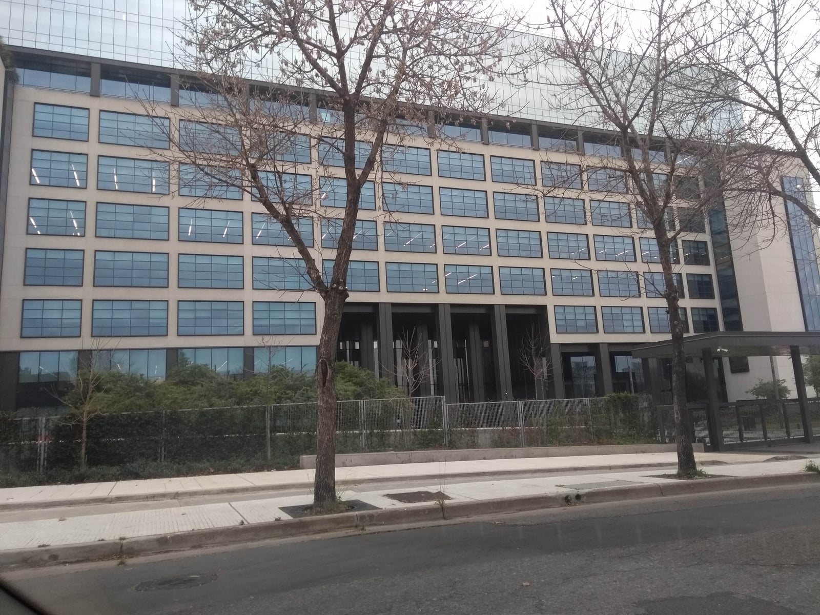 The PoloDot building (Pfeifer-Zurdo, 2018-19). MercadoLibre headquarters in Saavedra, Buenos Aires.