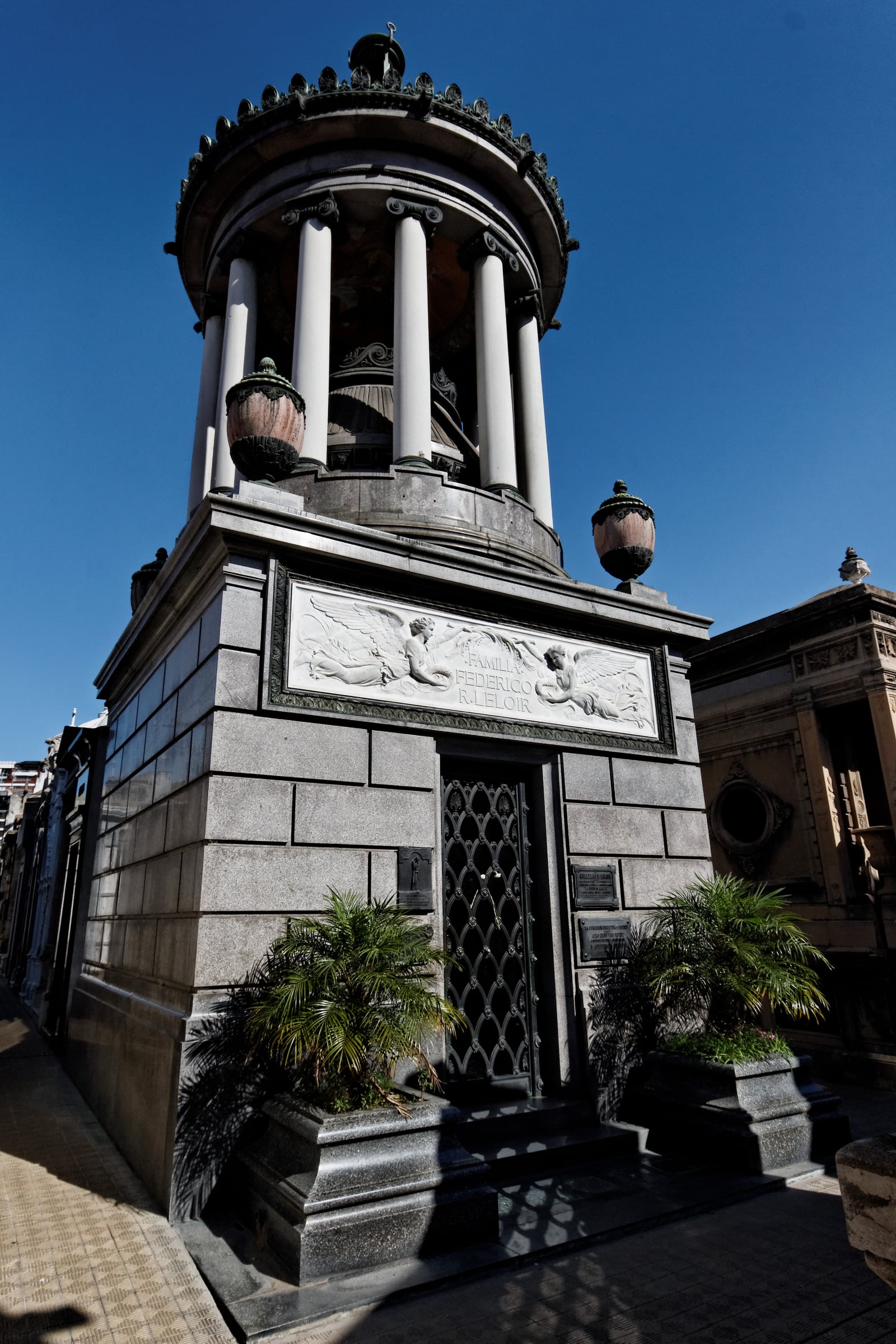 Mausoleo de la familia de Federico Leloir, Cementerio de La Recoleta. Buenos Aires.