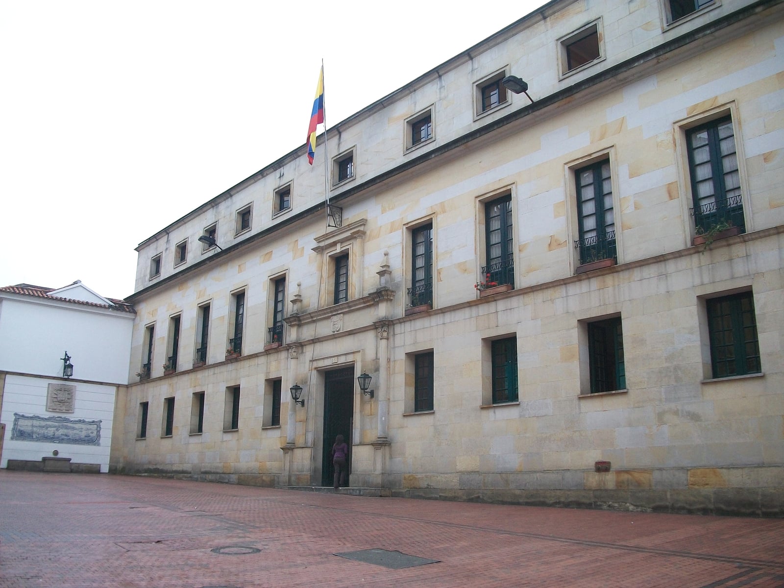 Palacio de San Carlos, Calle 10 con Carrera 5. La Candelaria.