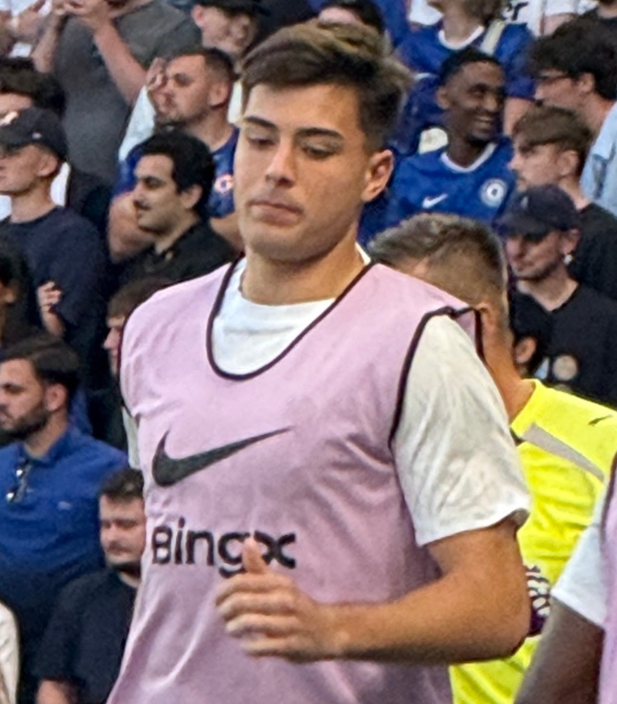 Aaron Anselmino warming up during Chelsea's friendly against AC Milan