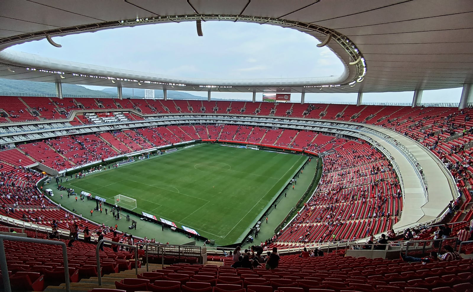 Cabecera sur del lado derecho del Estadio Akron después de un partido el 2 de julio de 2022 entre el Guadalajara y Bravos de Juárez