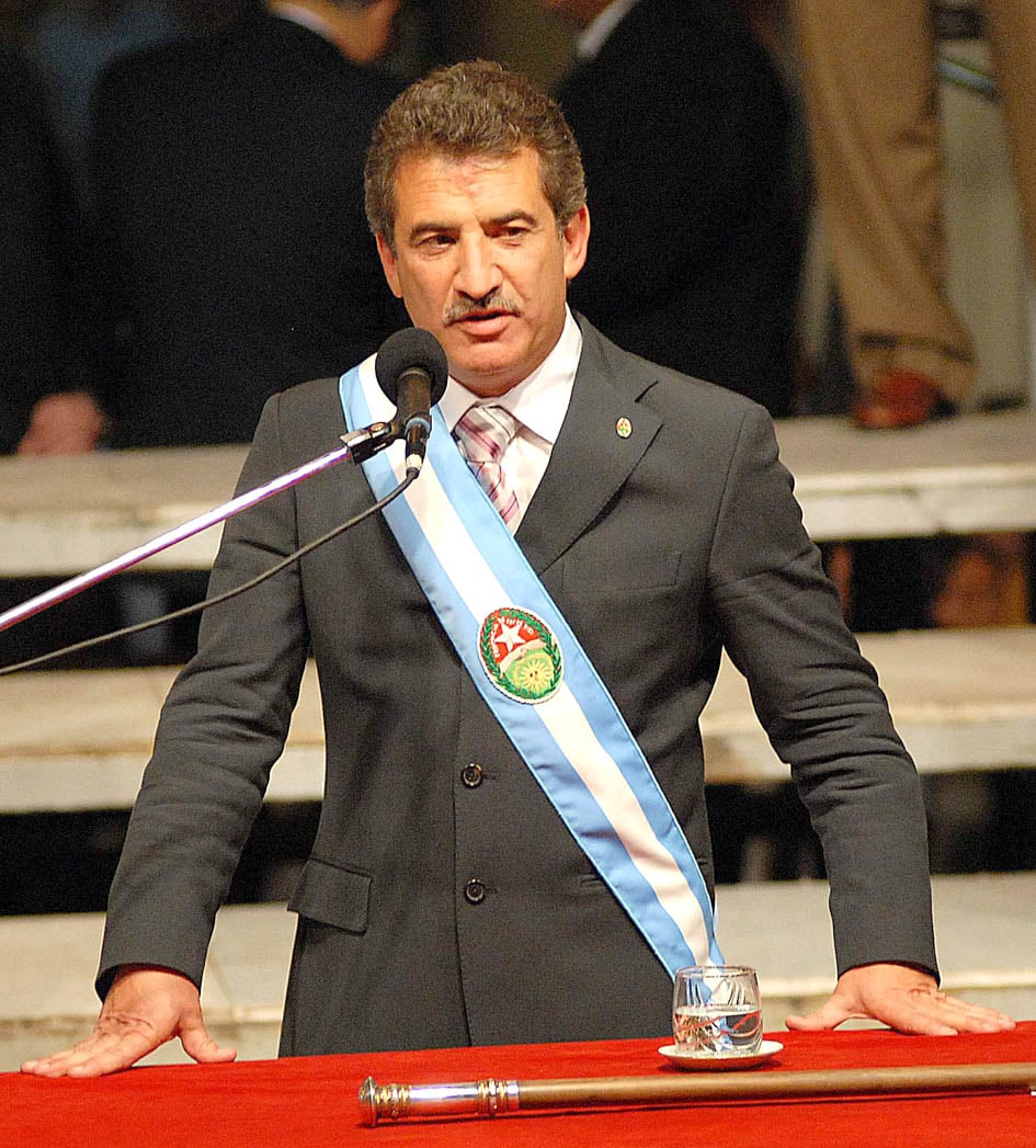 Sergio Urribarri pronunciando un discurso el día de su asunción como Gobernador de la Provincia de Entre Ríos, diciembre de 2007