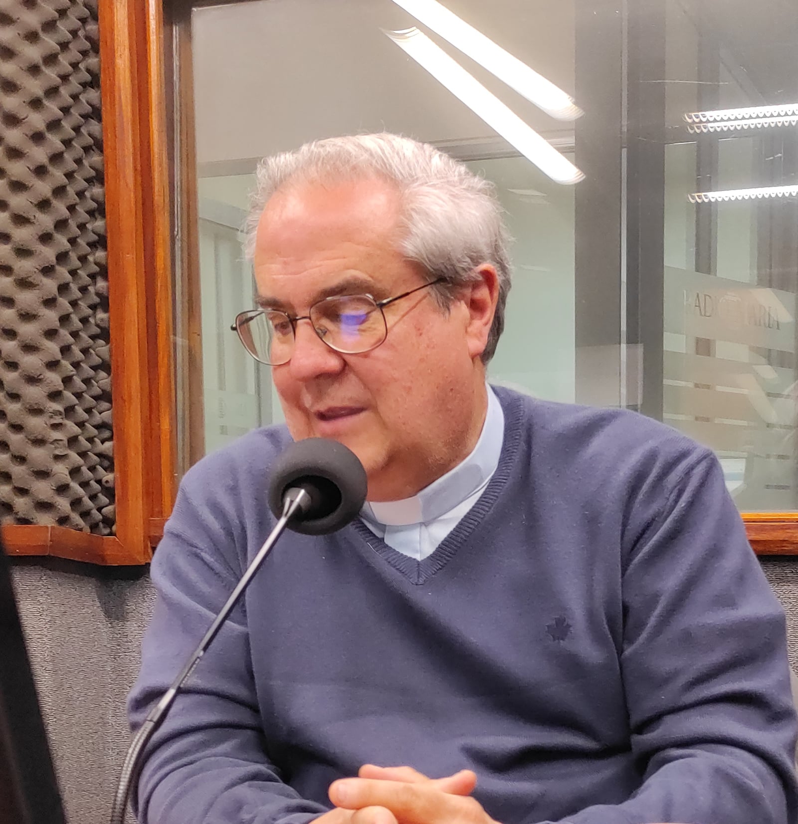 El Cardenal Rossi en los estudios de Radio María Argentina