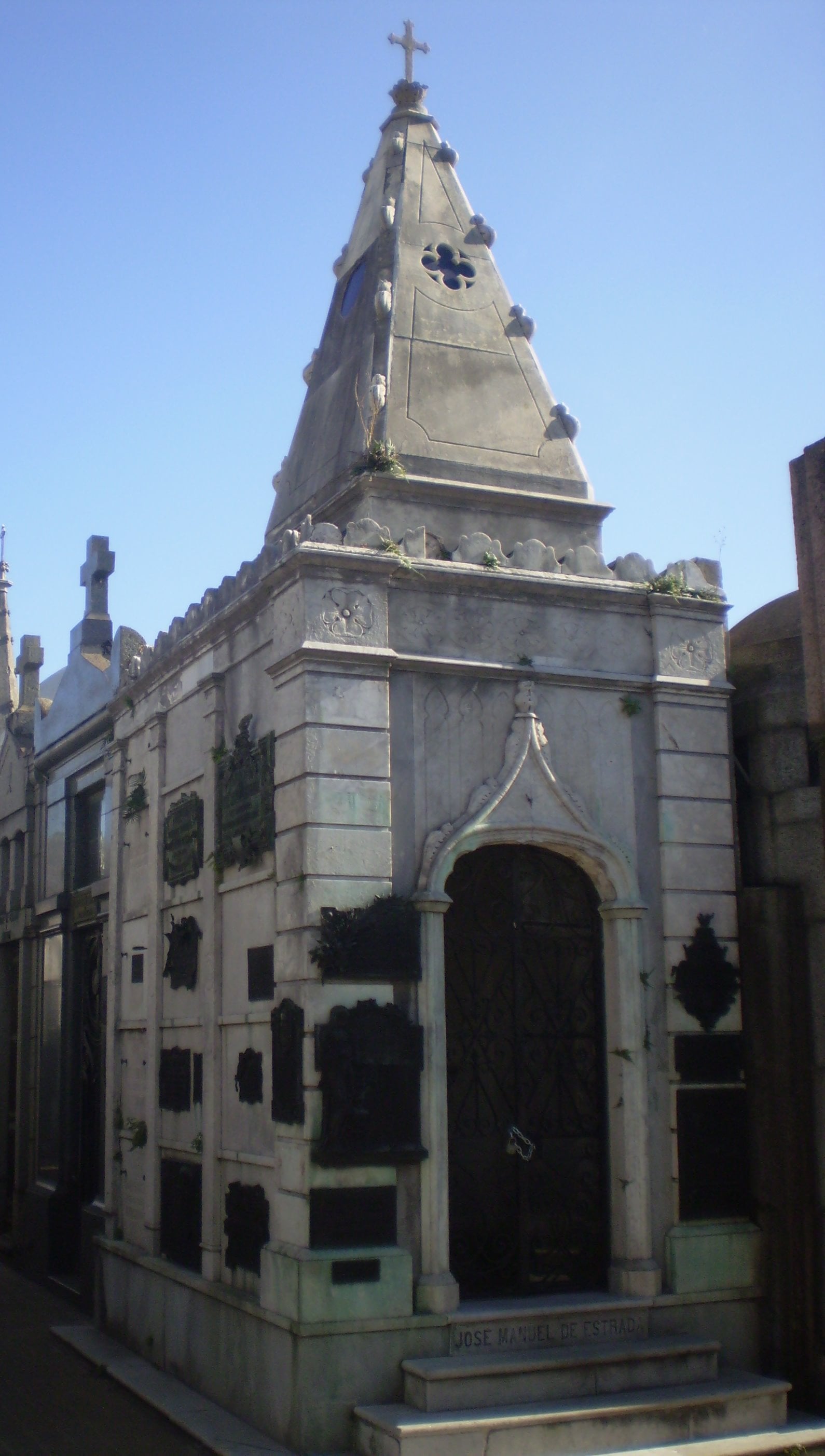 This is a photo of an Argentine monument identified by the ID