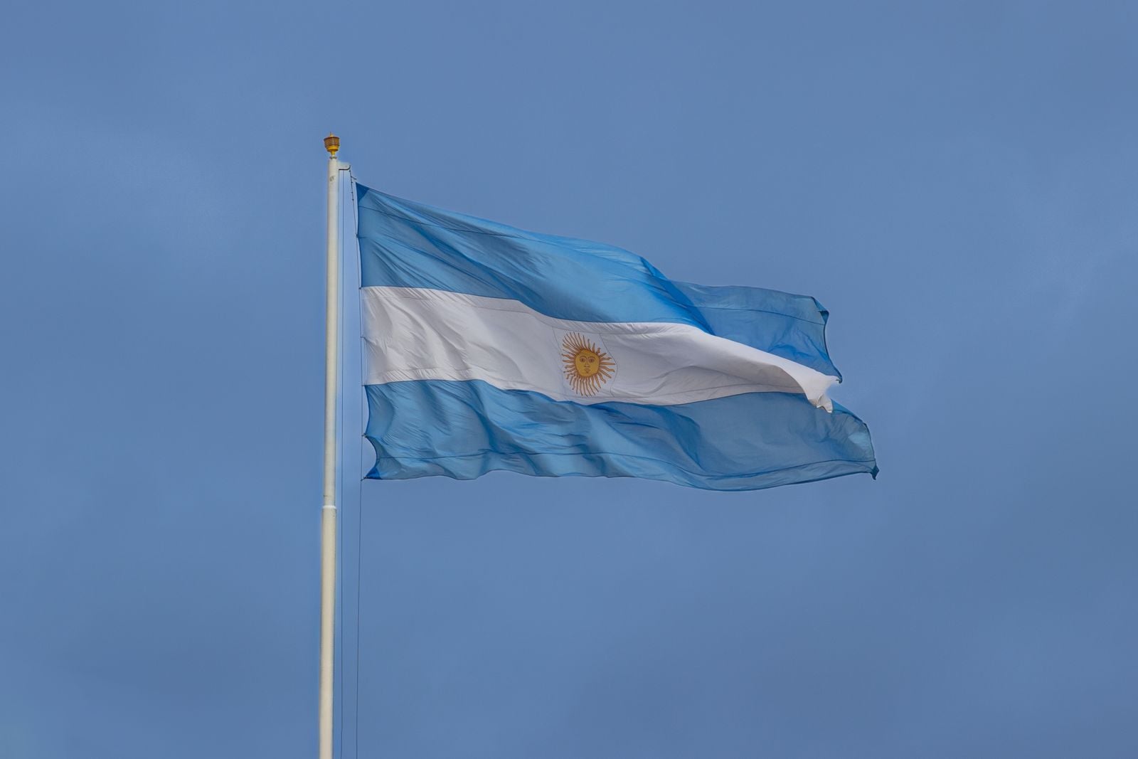 Bandera argentina flameando
