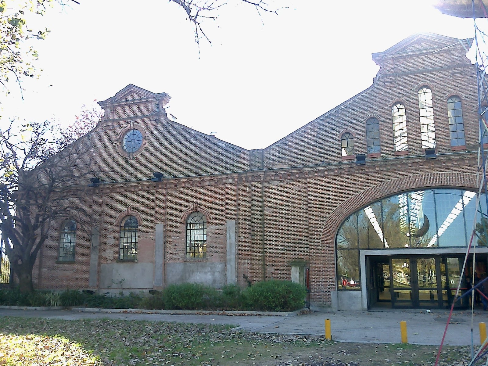 The José Hernández building at the University of Lanús. The building, a former train depot, was refurbished in 2010.