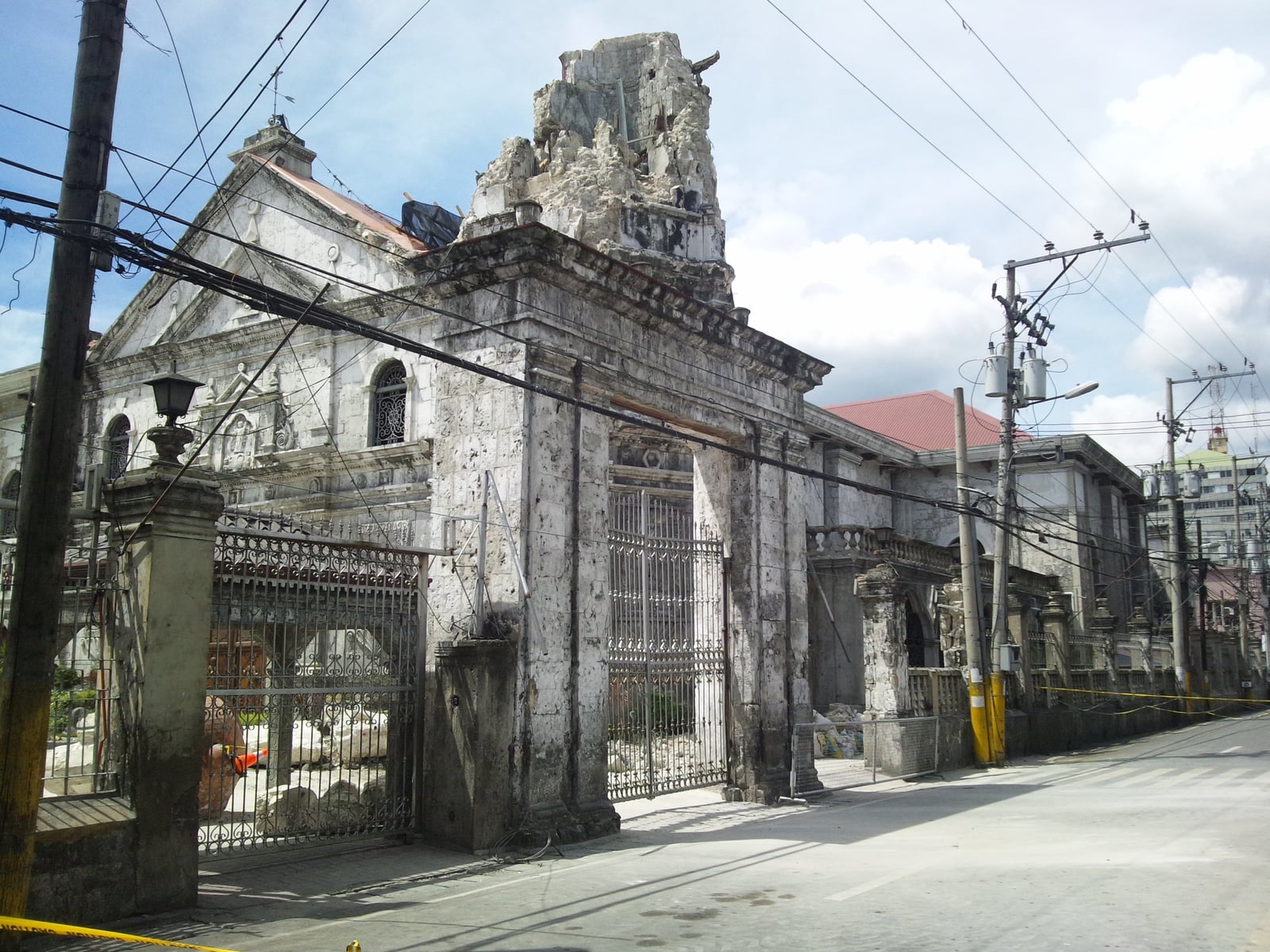 Basilica of the Holy Child in Cebu City, Philippines after 2013 Bohol earthquake