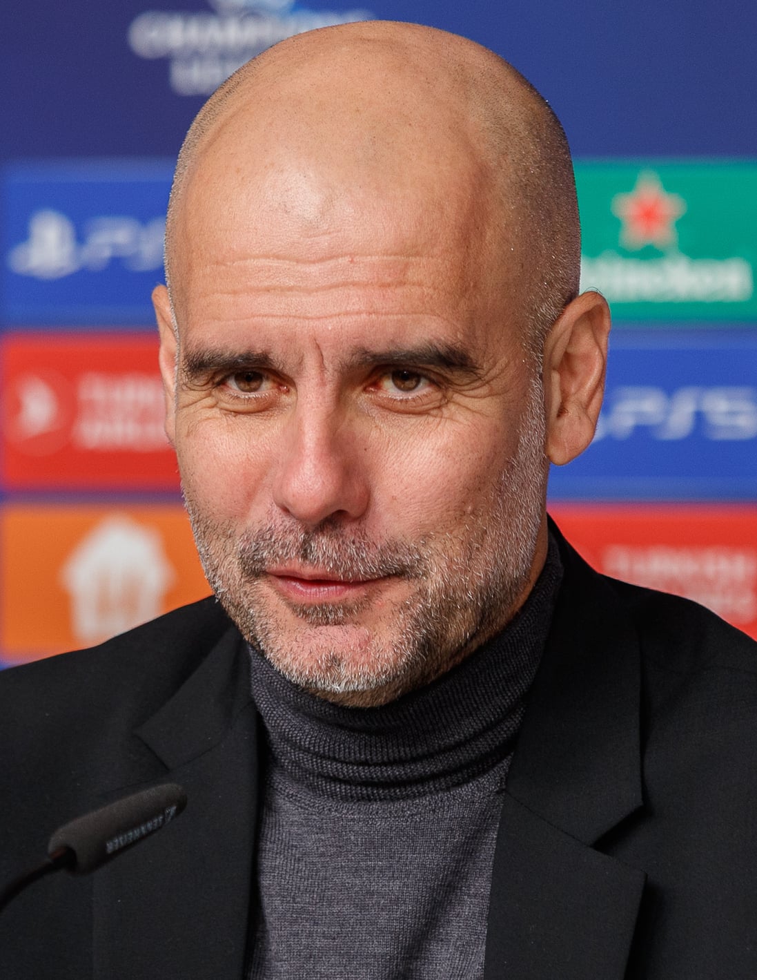 Fußball, Männer, UEFA Champions League, RB Leipzig - Manchester City FC: Josep "Pep" Guardiola Sala (Manchester City, Cheftrainer, head coach) bei der Pressekonferenz; Porträt, Einzelbild