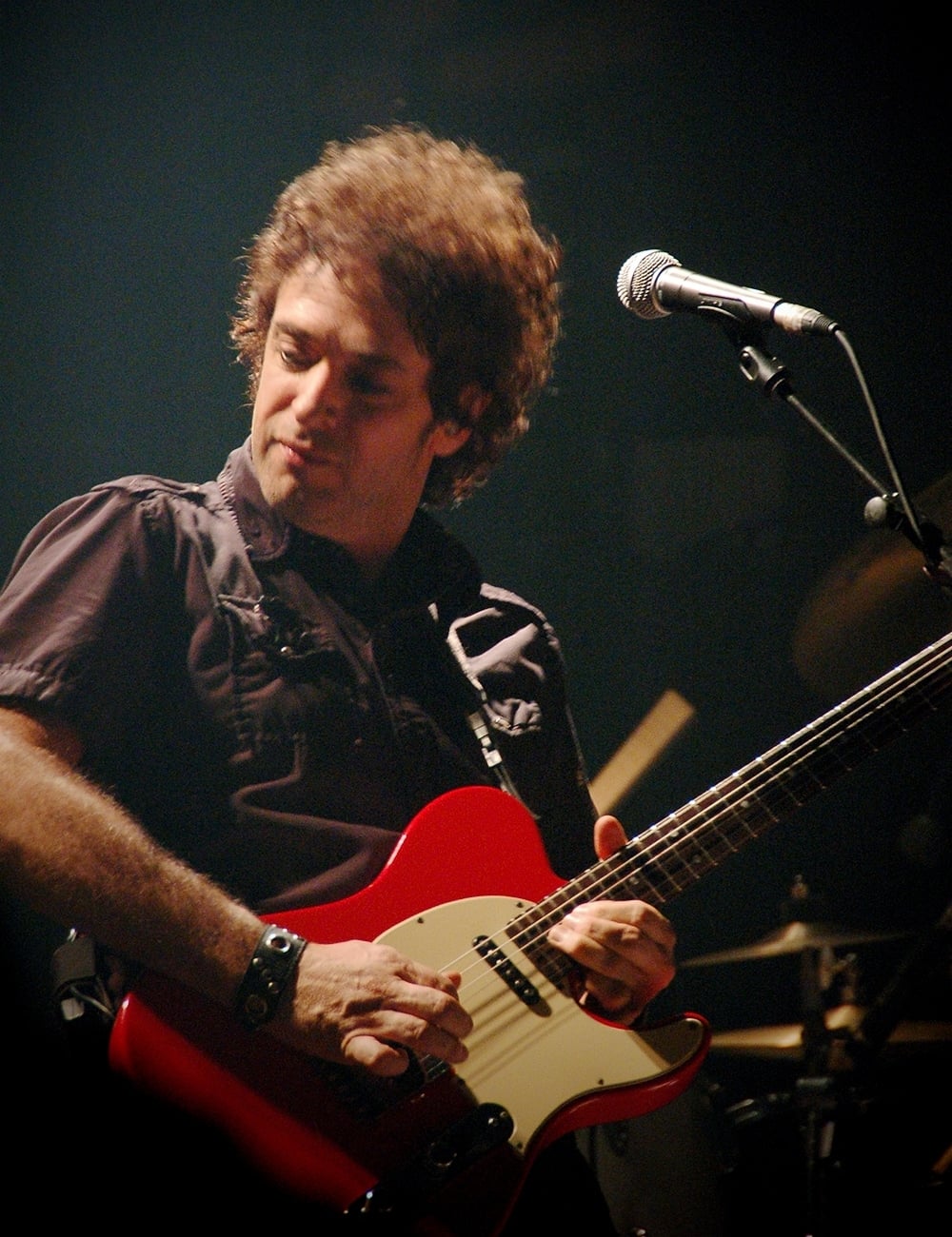 Español: Gustavo Cerati durante la gira "Ahi Vamos" en la segunda de sus presentaciones en Madrid, la noche del 10 de Octubre de 2006.