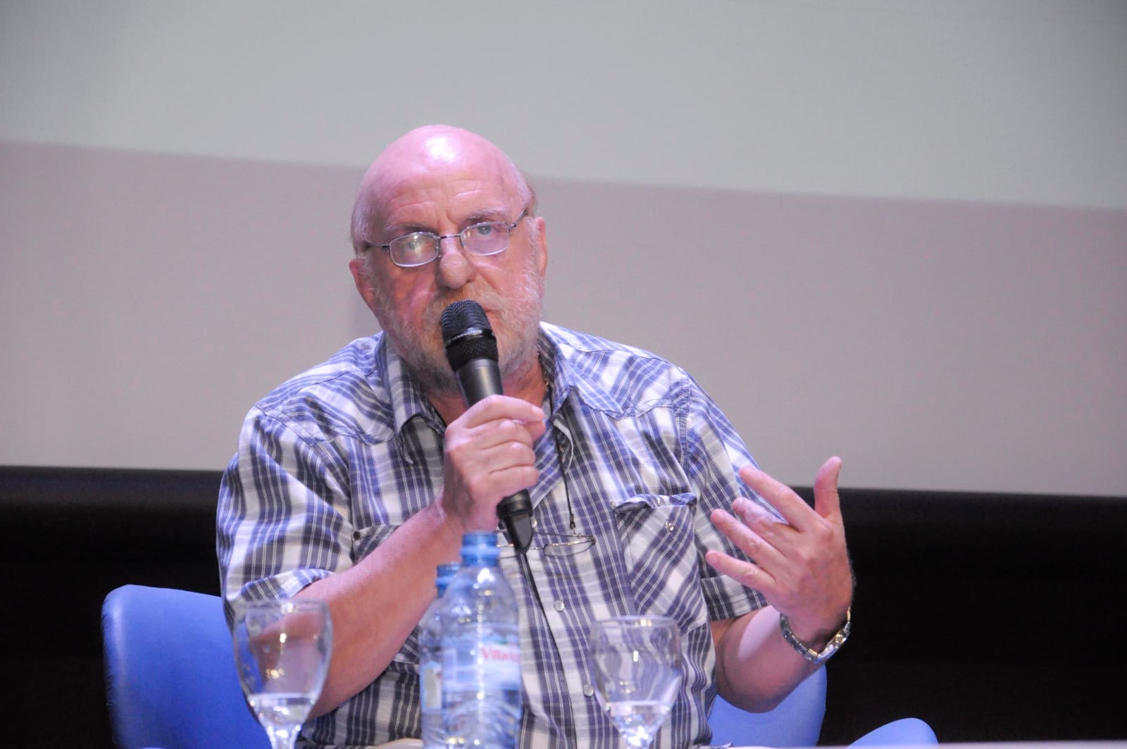 Horacio dando una charla en la universidad metropolitana para la educación y el trabajo
