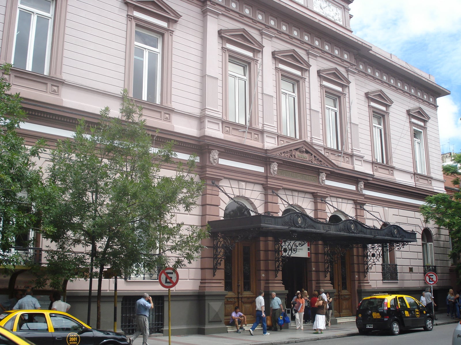 Hospital Italiano main building