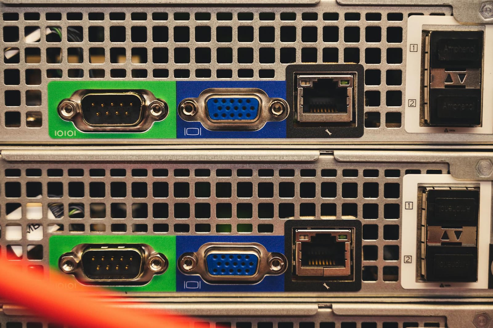 Dos Torres De Computadoras Blancas