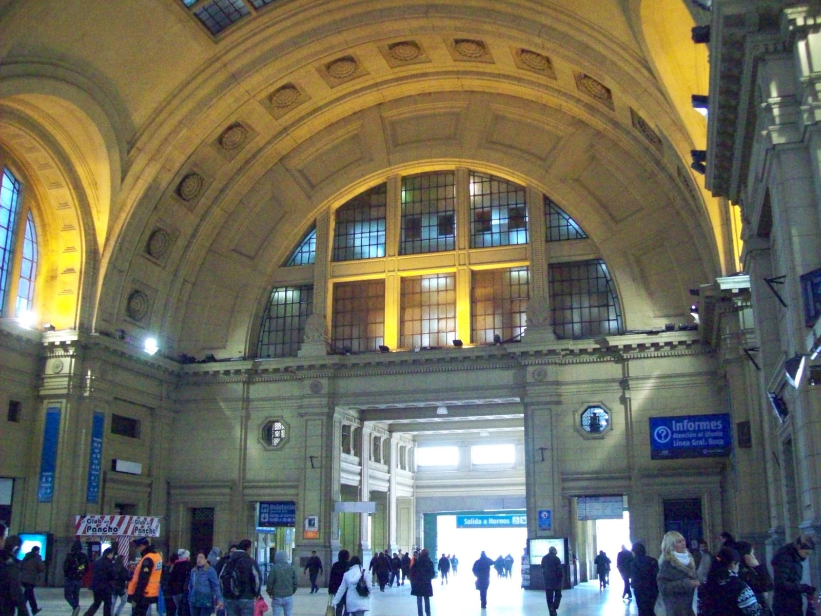 Hall central de estación Constitución de la línea Roca.