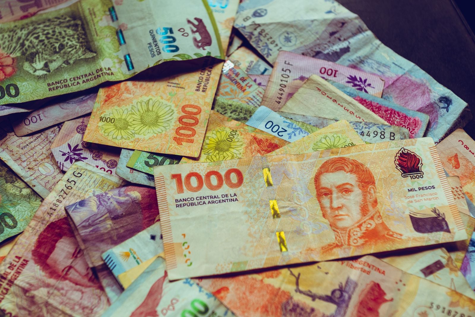 Billete de mil pesos argentinos con San Martín