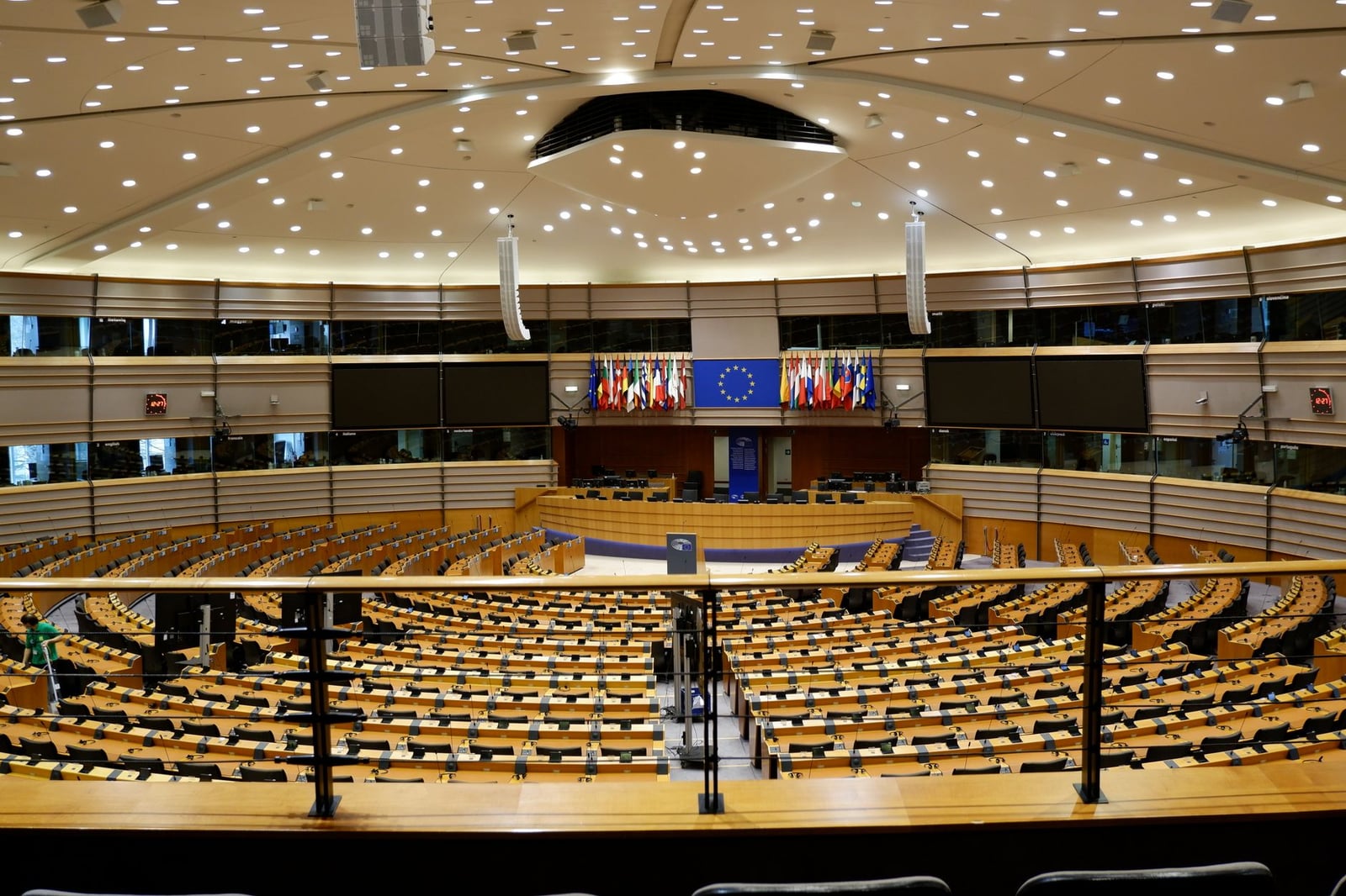 Auditorio vacío del Parlamento Europeo en Bruselas, Bélgica.