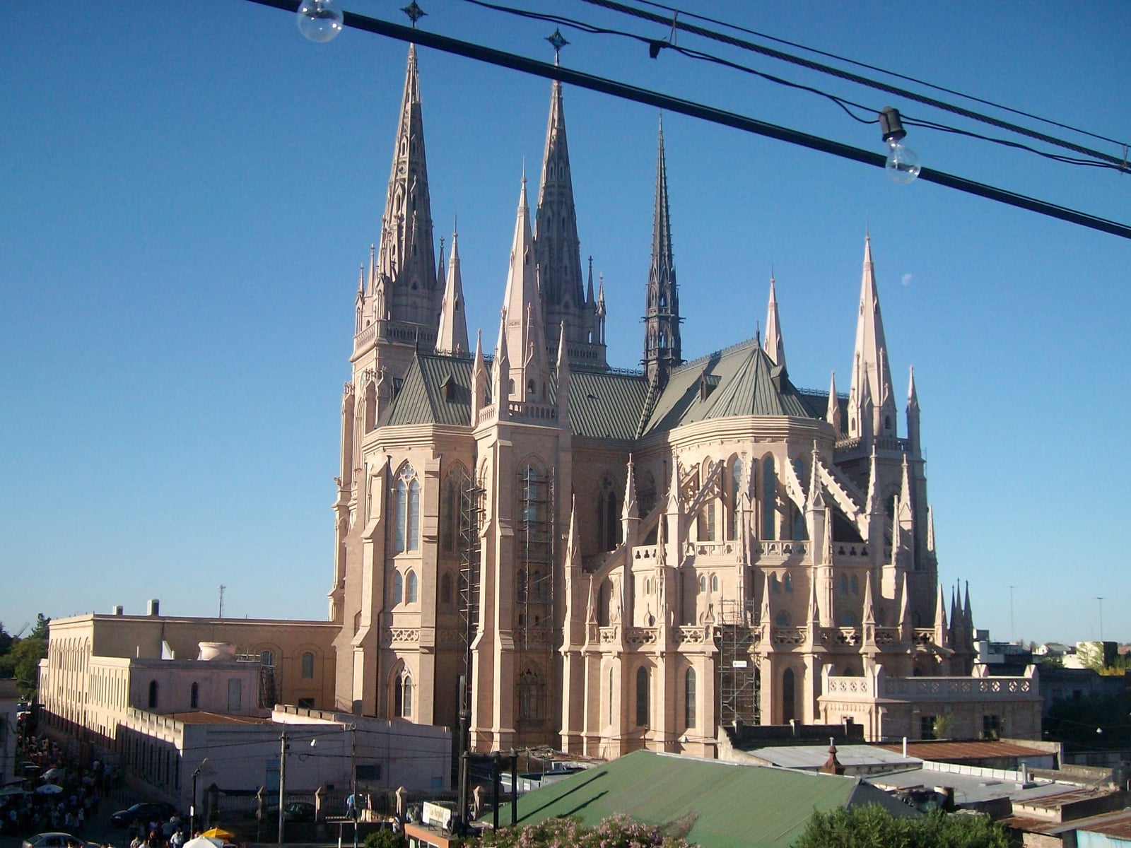 This is a photo of an Argentine monument identified by the ID