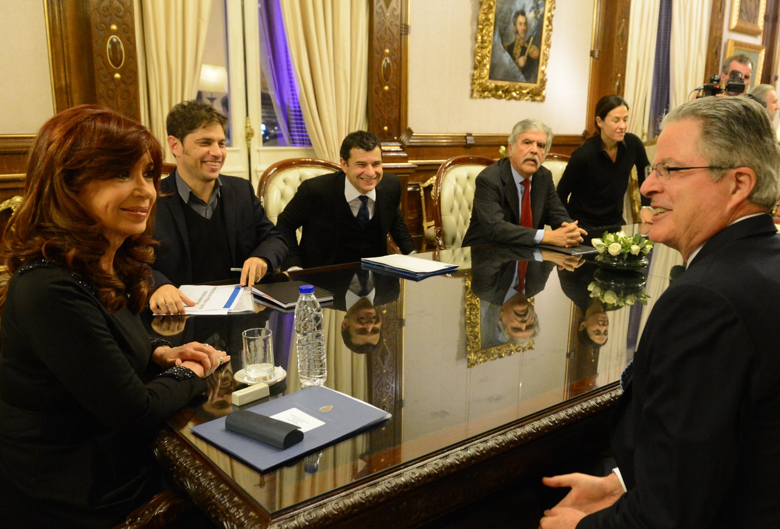 La presidenta Cristina Fernández recibió esta tarde en su despacho de Casa de Gobierno al presidente del Directorio y director ejecutivo de Chevron, John S.Watson y al presidente de Chevron Africa and