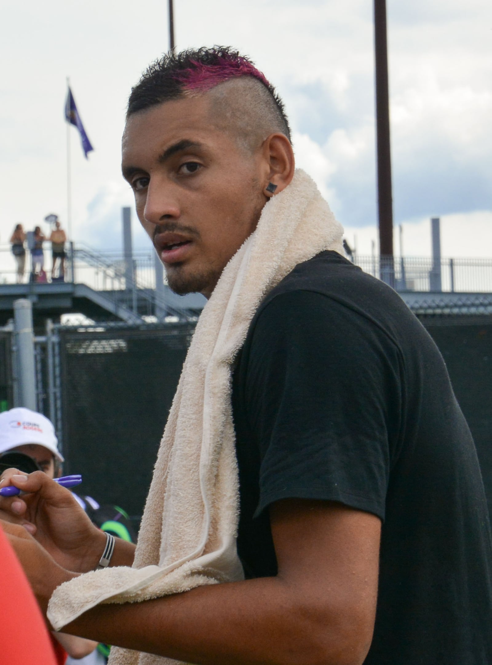 Nick Kyrgios signs autographs after a practice session. Coupe Rogers. Montreal 2015.