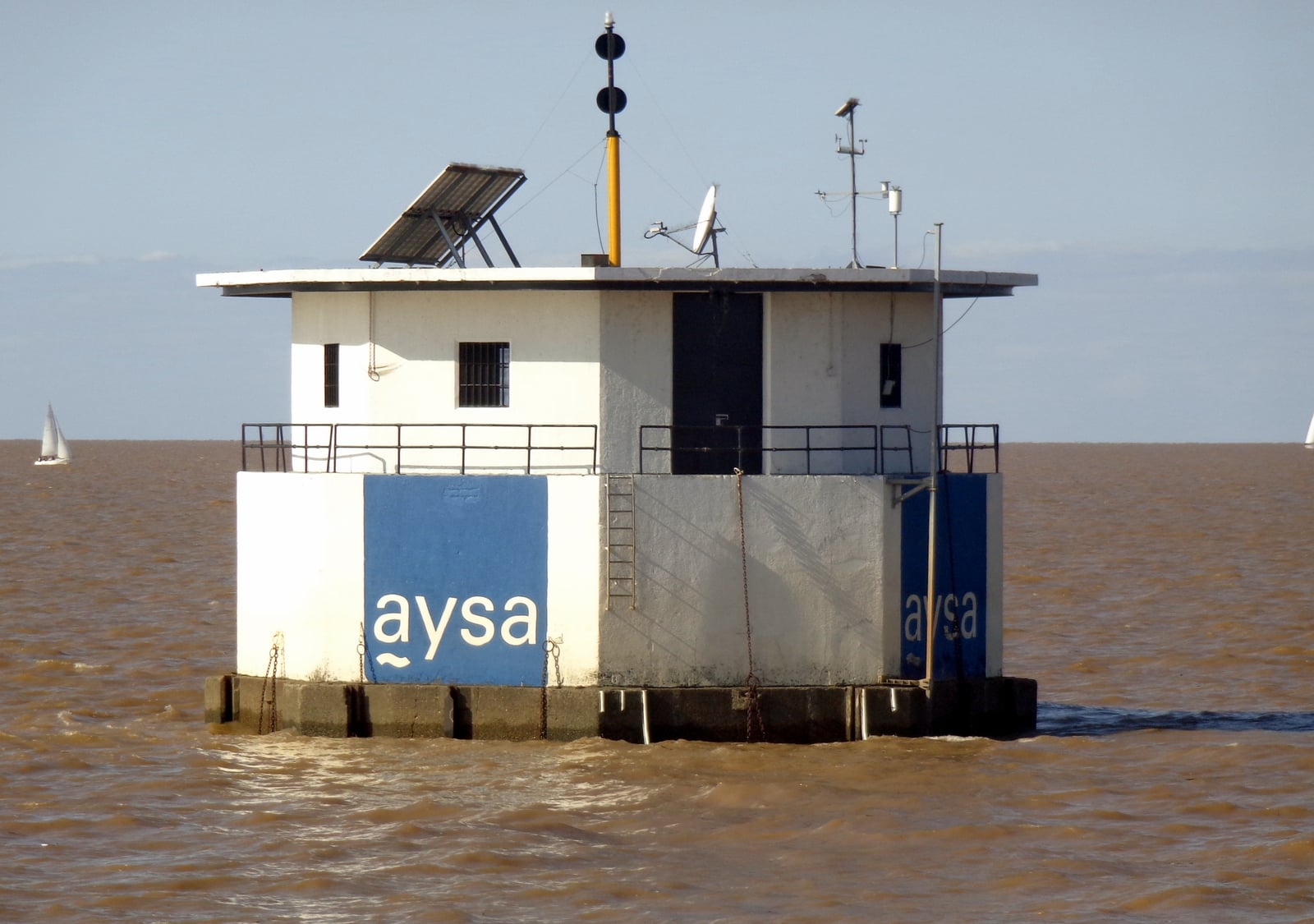 Toma de agua de Aysa para abastecer de agua a la Ciudad de Buenos Aires, Argentina.