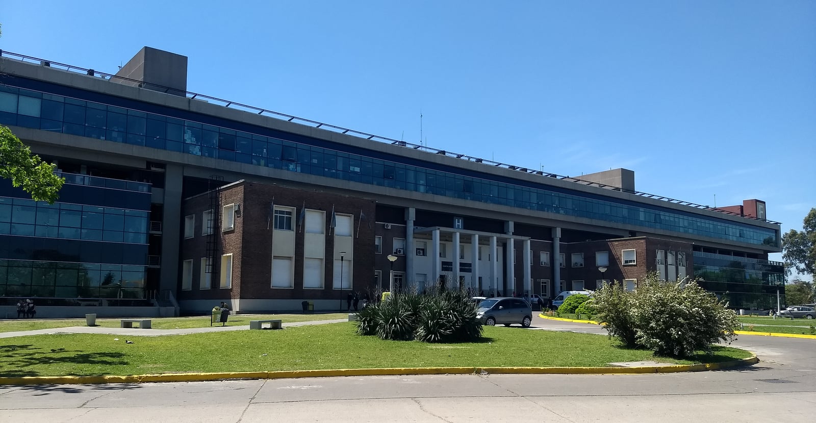 Hospital Nacional Prof. Alejandro Posadas en El Palomar, Provincia de Buenos Aires, Argentina. En la foto se aprecia el anexo inaugurado en el 2015.