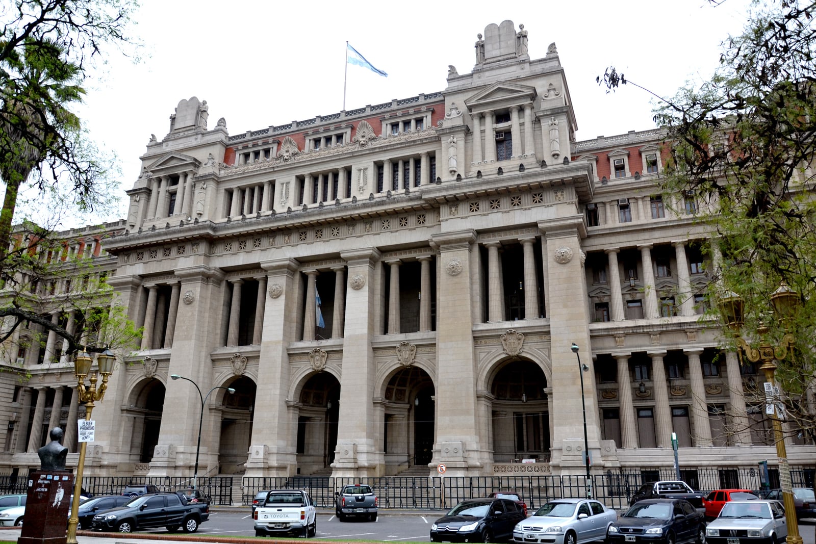 This is a photo of an Argentine monument identified by the ID