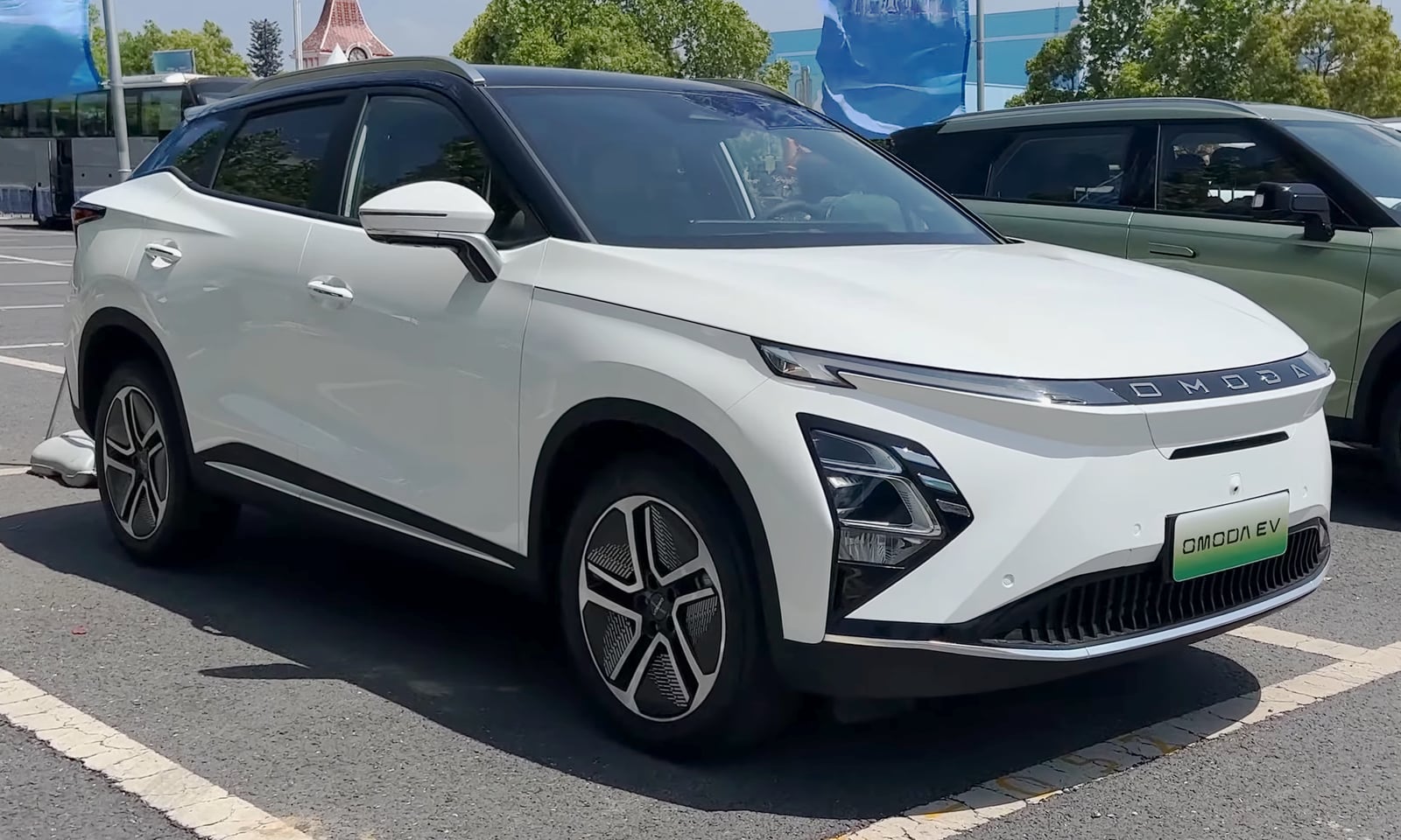 2023 Omoda C5 EV front view