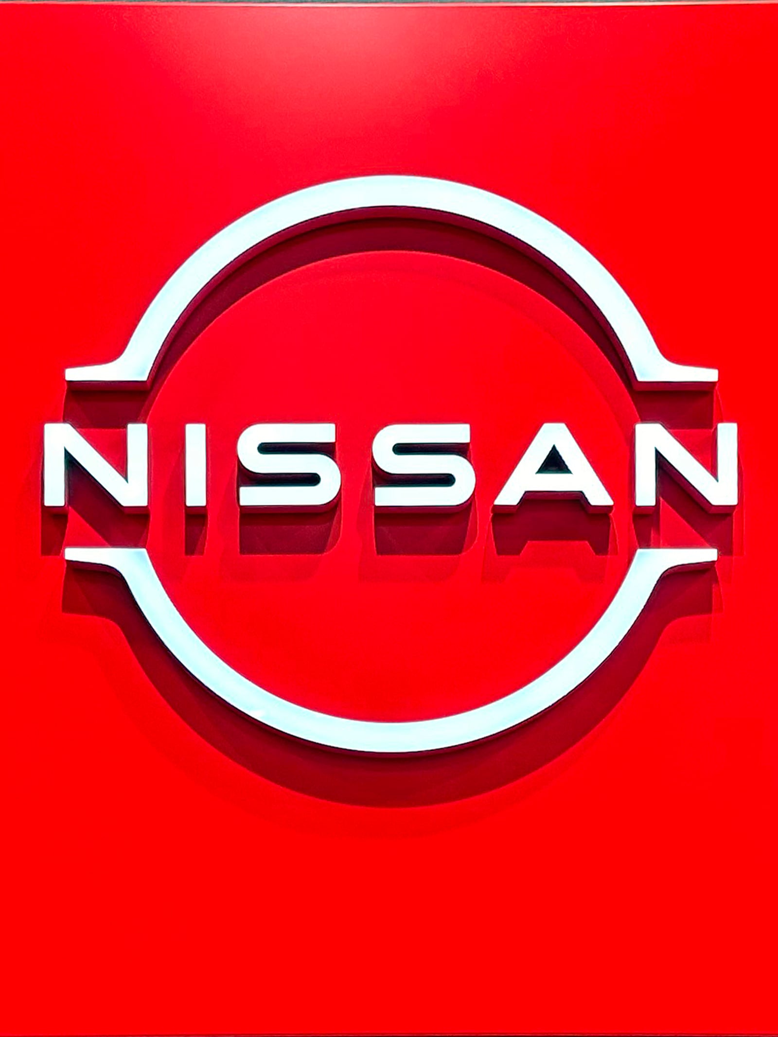 日産ロゴを撮影。