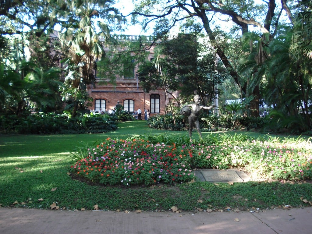 Entrada del jardín botánico Carlos Thays de la Ciudad Autónoma de Buenos Aires, Argentina.