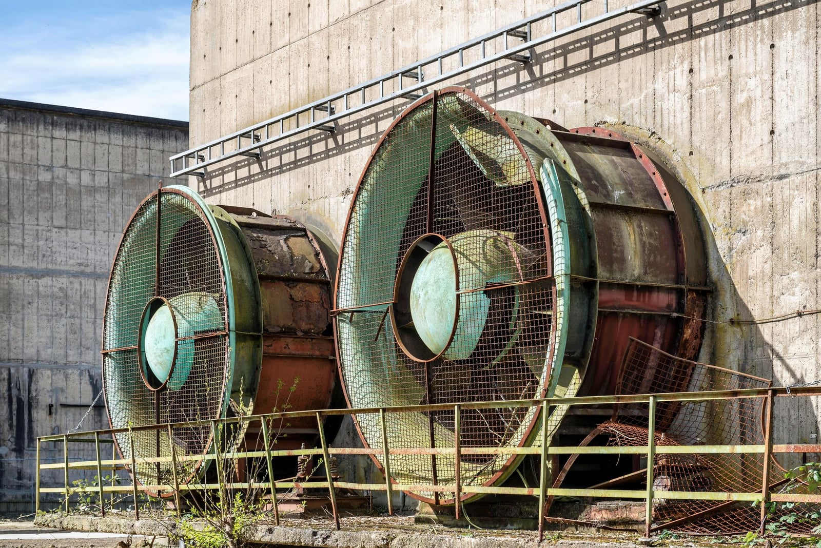 Ventiladores industriales oxidados en Zeche Zollverein, declarado Patrimonio de la Humanidad por la UNESCO en Essen, Alemania.