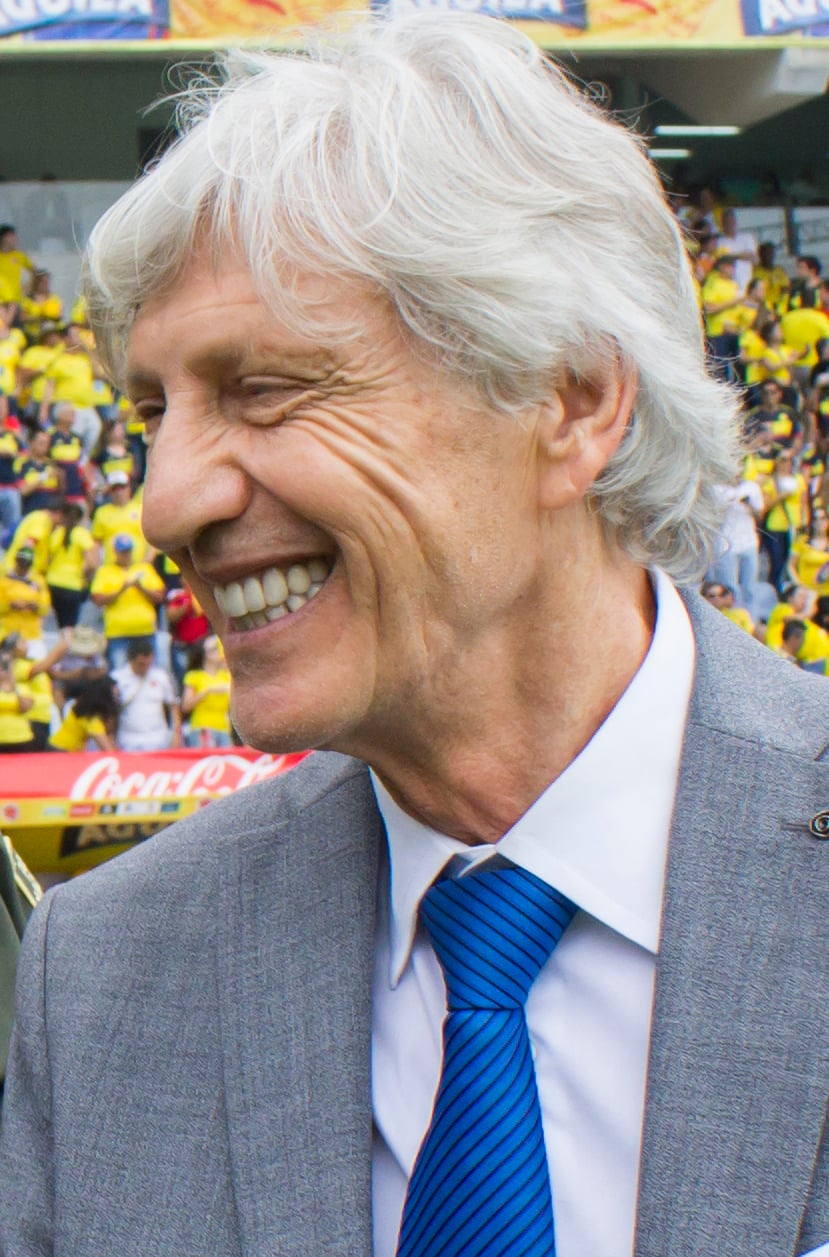 Pékerman y la Policía Nacional en el encuentro Colombia-Uruguay, válido en la eliminatoria para Rusia 2018.