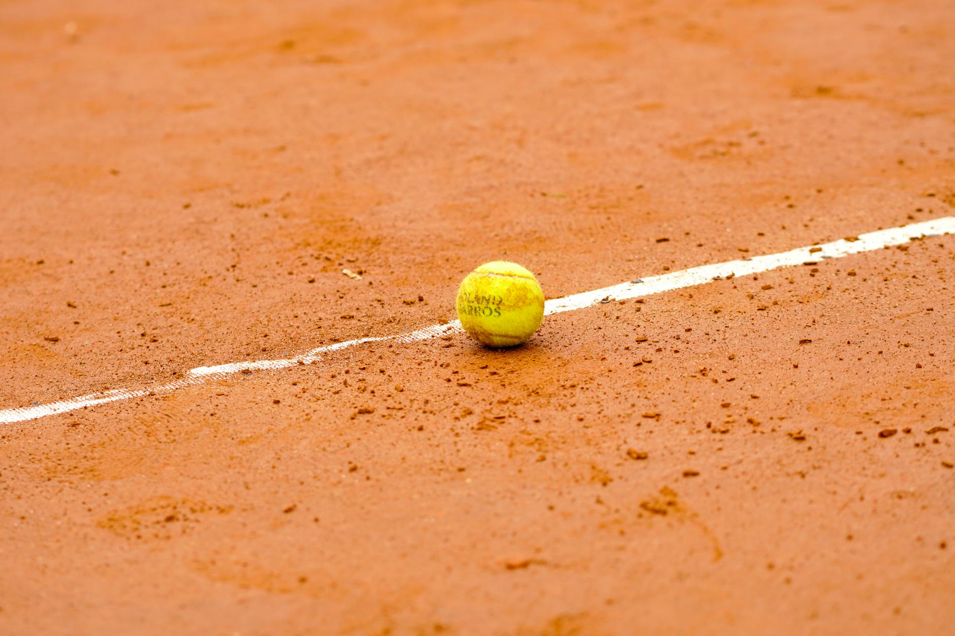 Roland Garros devant un avion Demoiselle