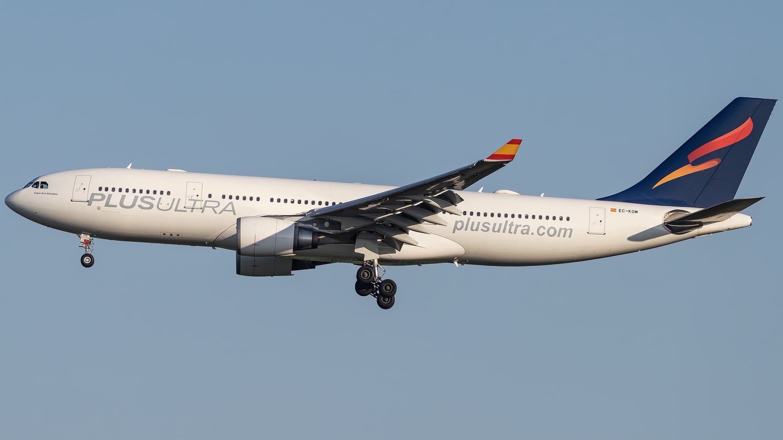Plus Ultra Líneas Aéreas S.A. A330-202 EC-KOM