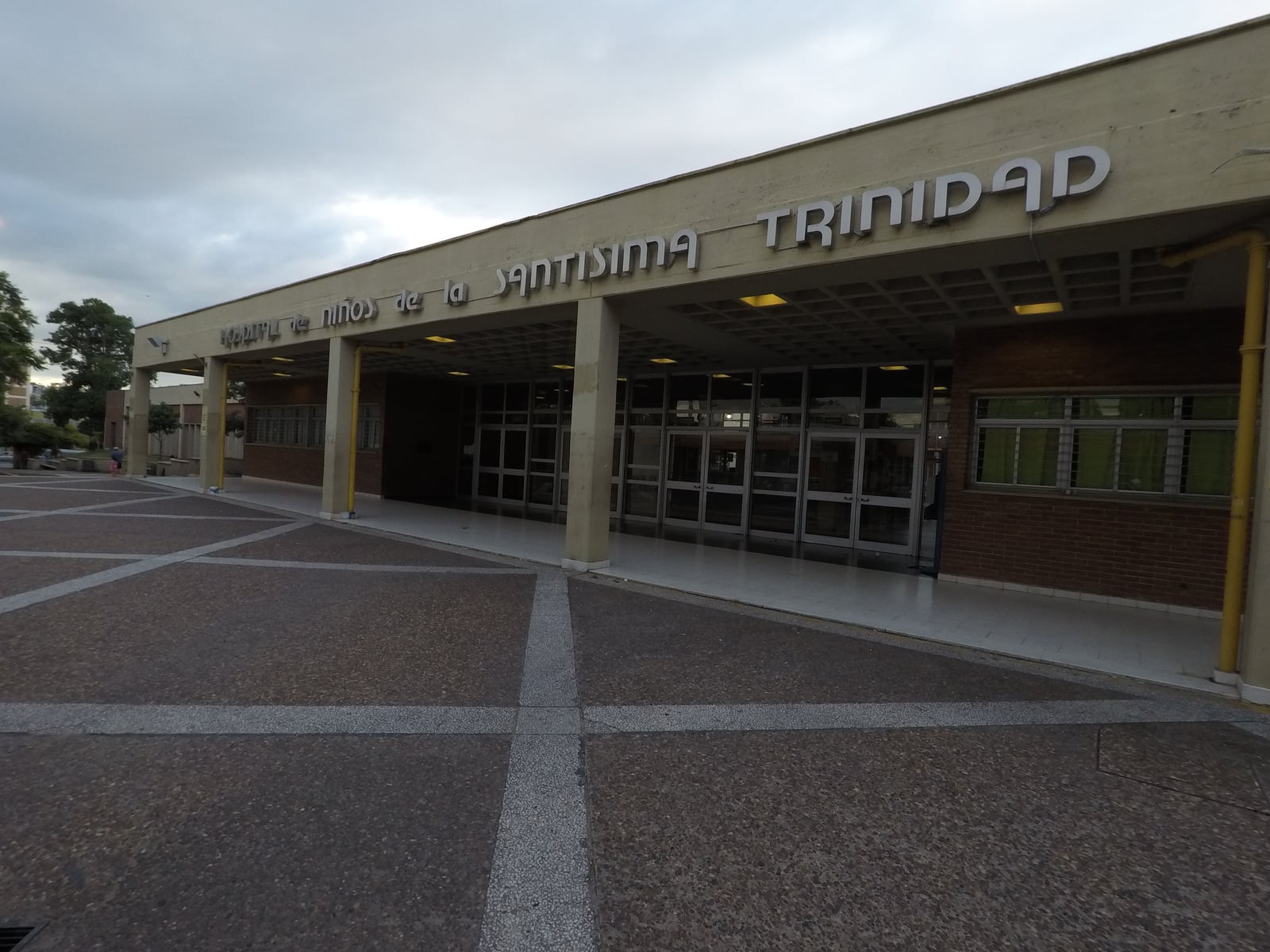 Fachada Sur del Hospital de Niños de la Santísima Trinidad