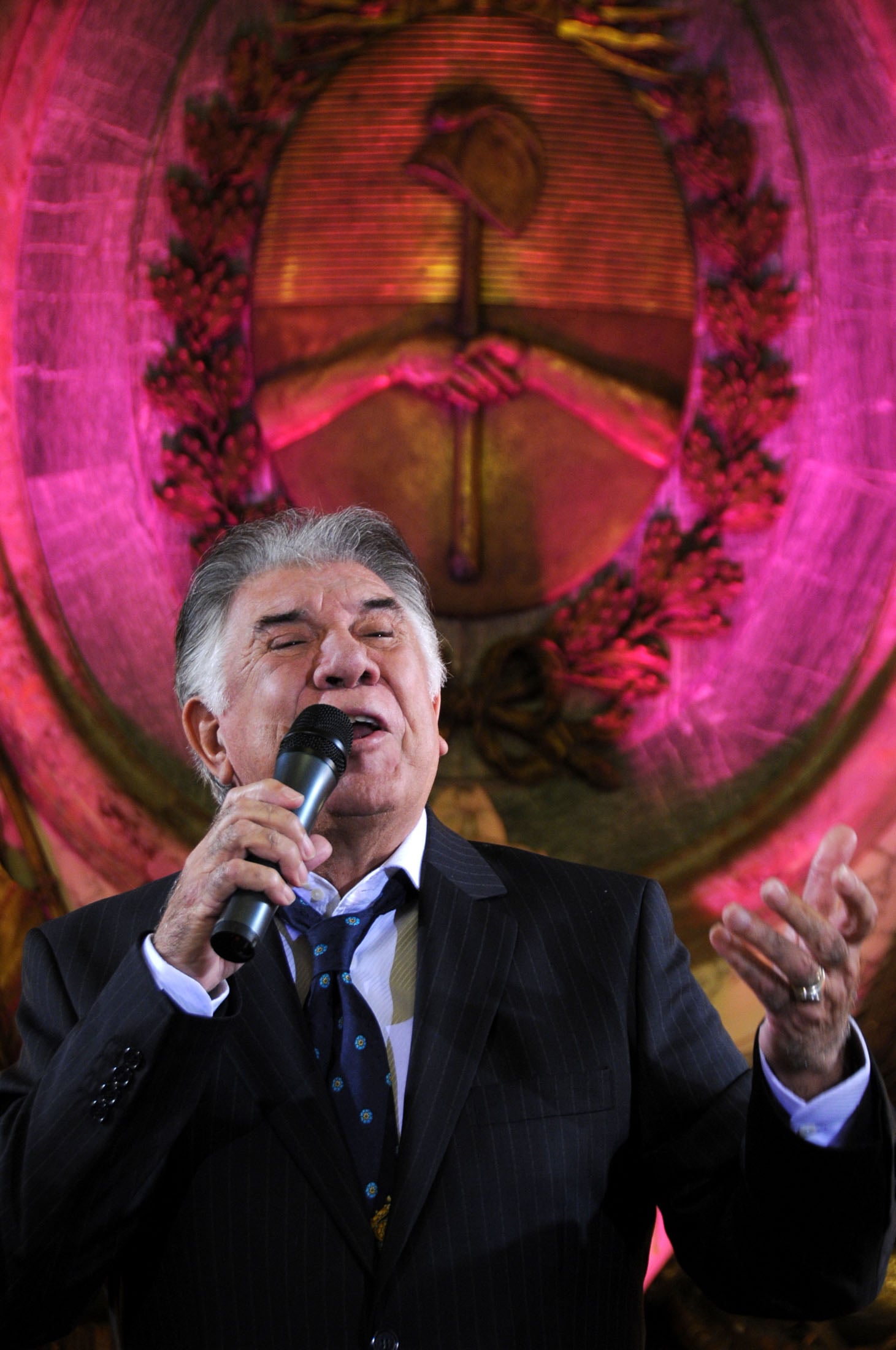 Raúl Lavié en el Salón Blanco, durante el recital que llevó a cabo el viernes a la noche.