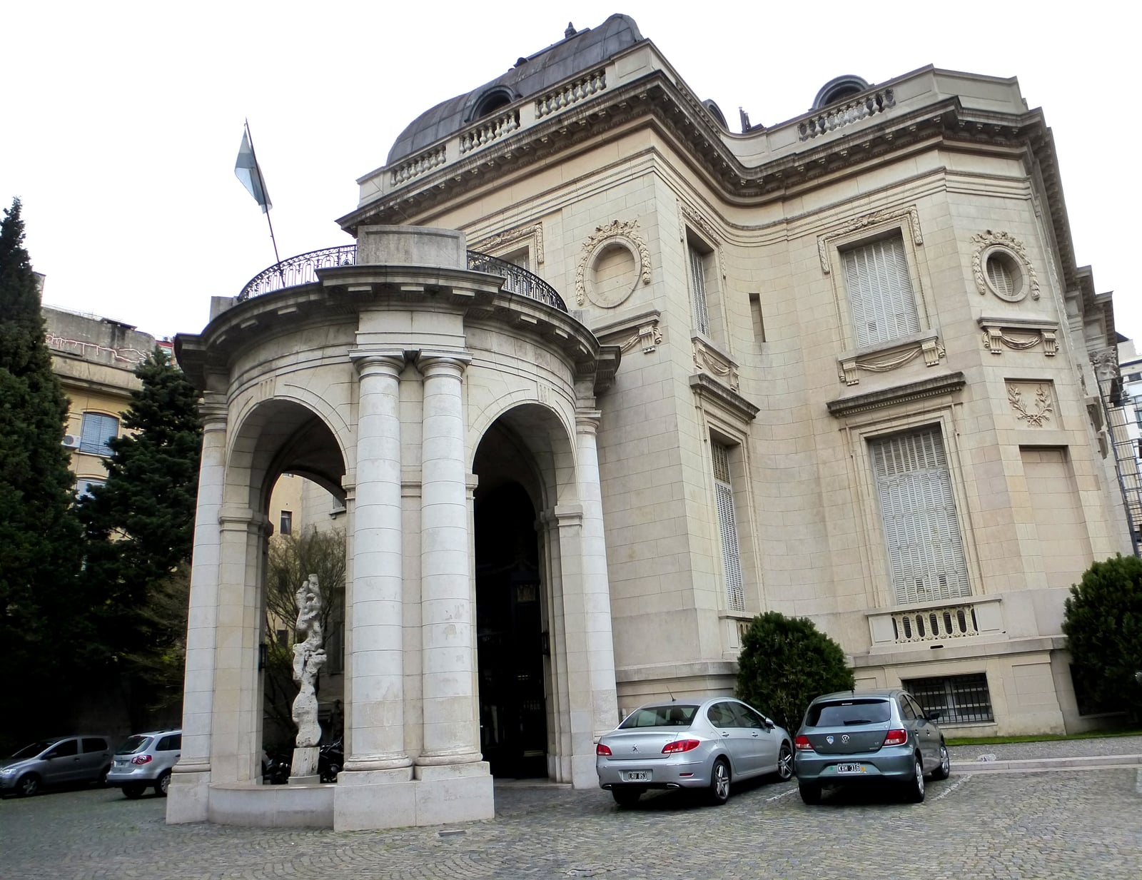 This is a photo of an Argentine monument identified by the ID