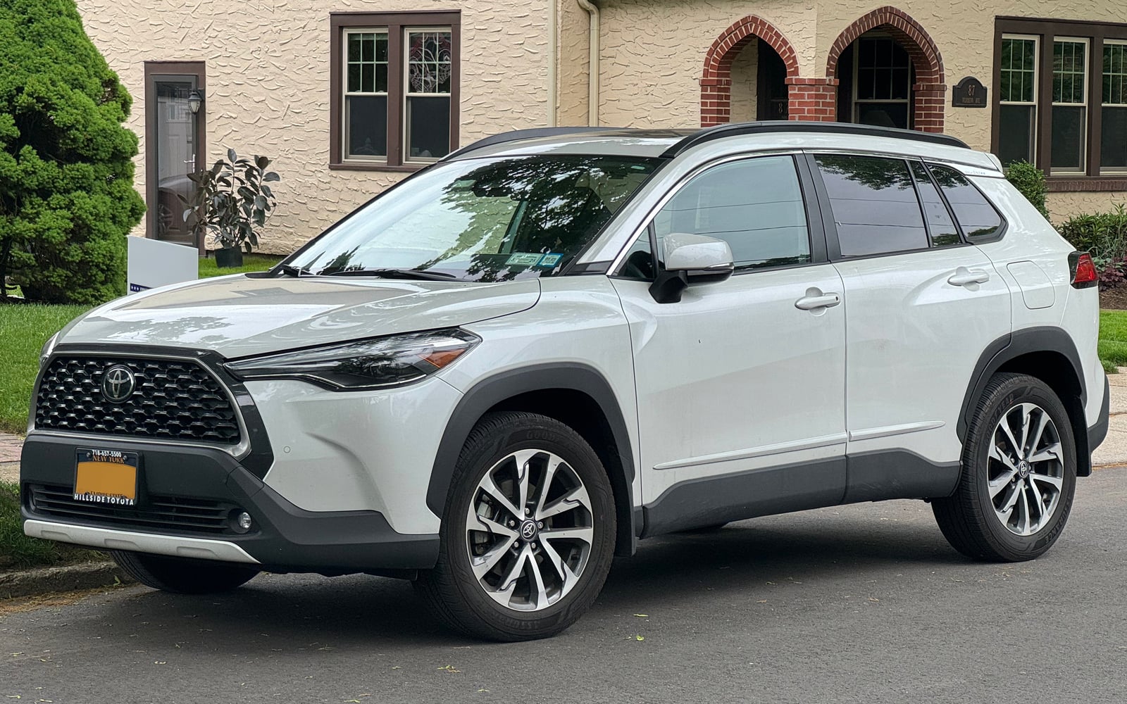 A 2023 Toyota Corolla Cross XLE 4WD in Wind Chill Pearl.