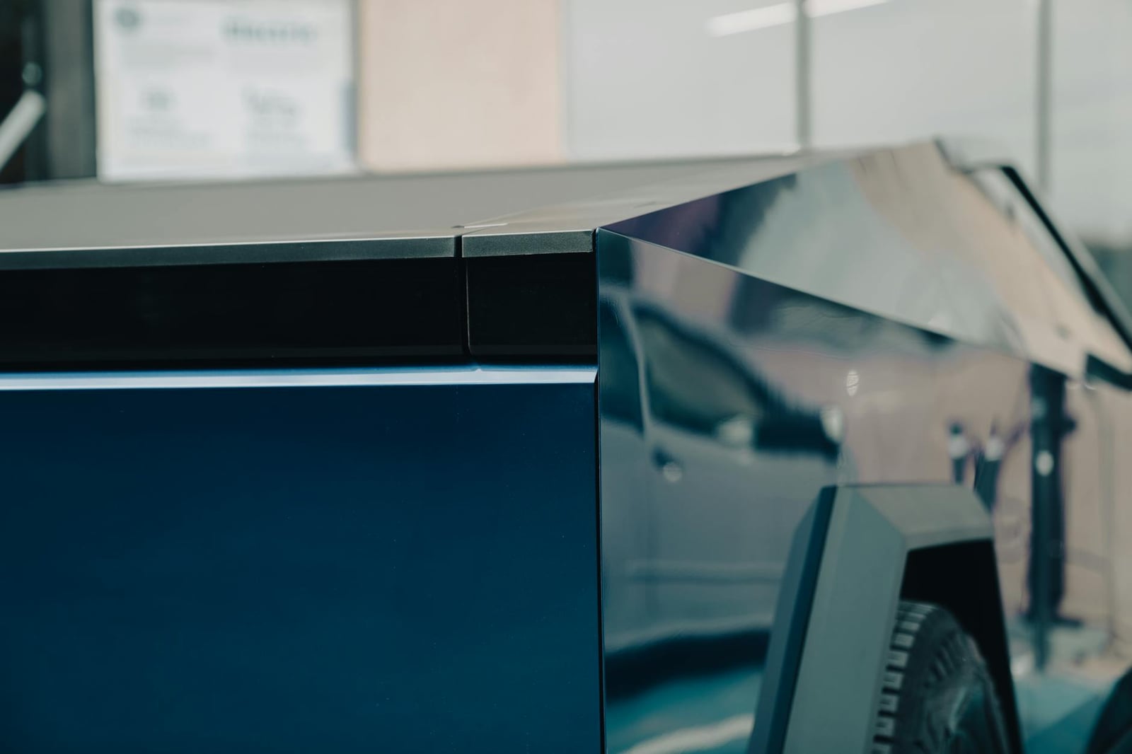 Primer Plano Detallado Del Diseño Moderno De Cybertruck
