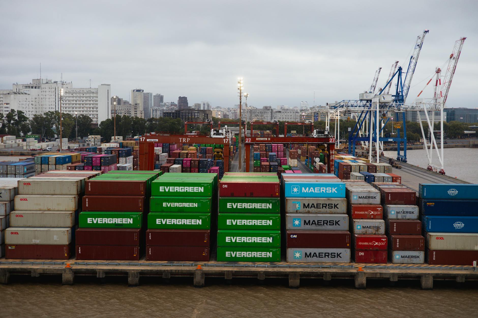 Superávit comercial de US$ 2.711 millones en abril: el más alto en años