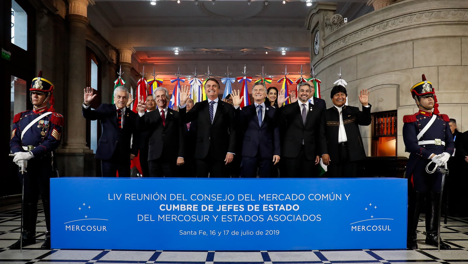 (Santa Fé - Argentina, 17/07/2019) Presidente da República Jair Bolsonaro posa para foto com os demais Chefes de Estado e de Governo do Mercosul.Foto: Alan Santos/PR