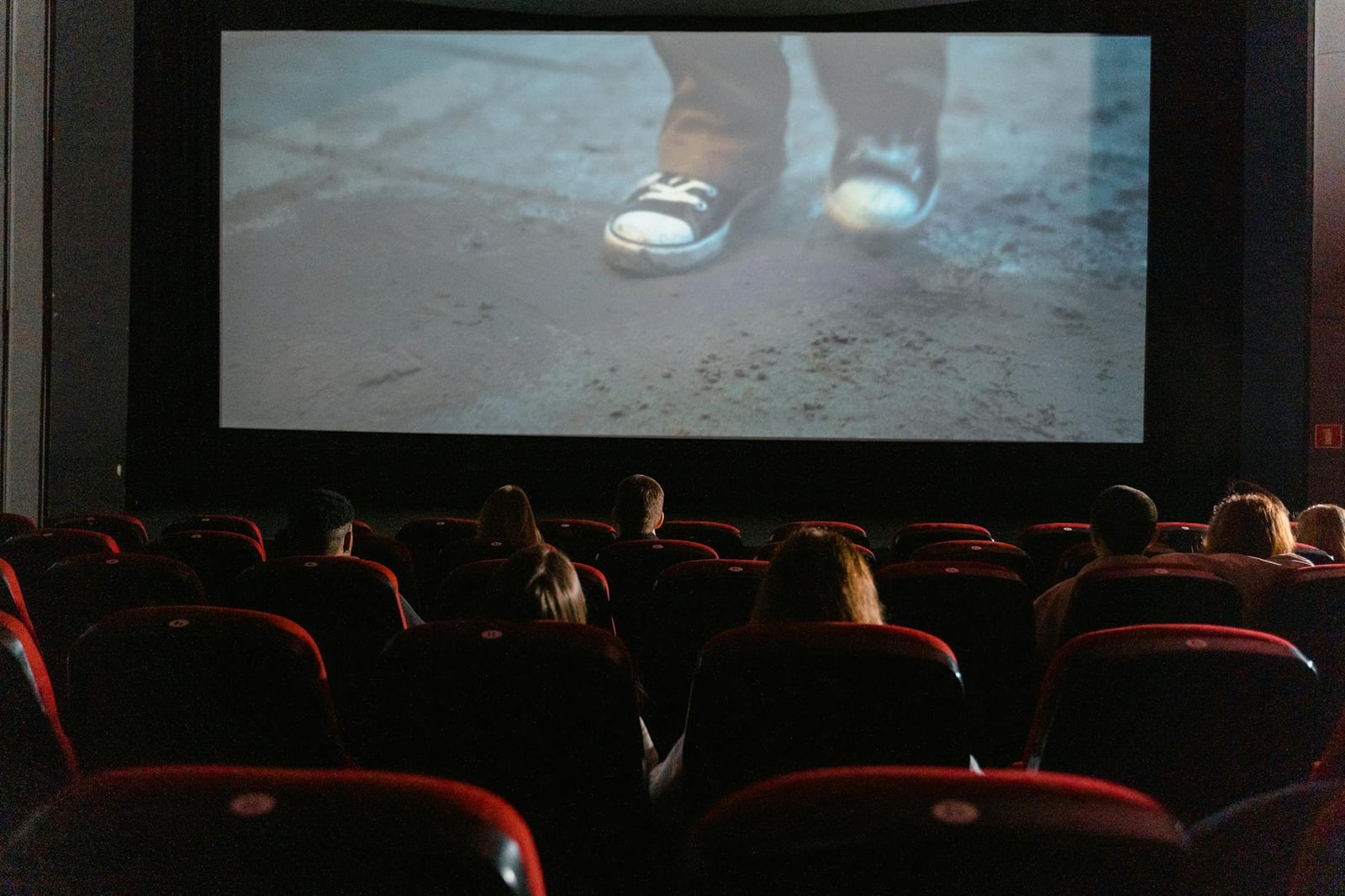 Fotos de stock gratuitas de actividad cultural, adentro, amantes del cine