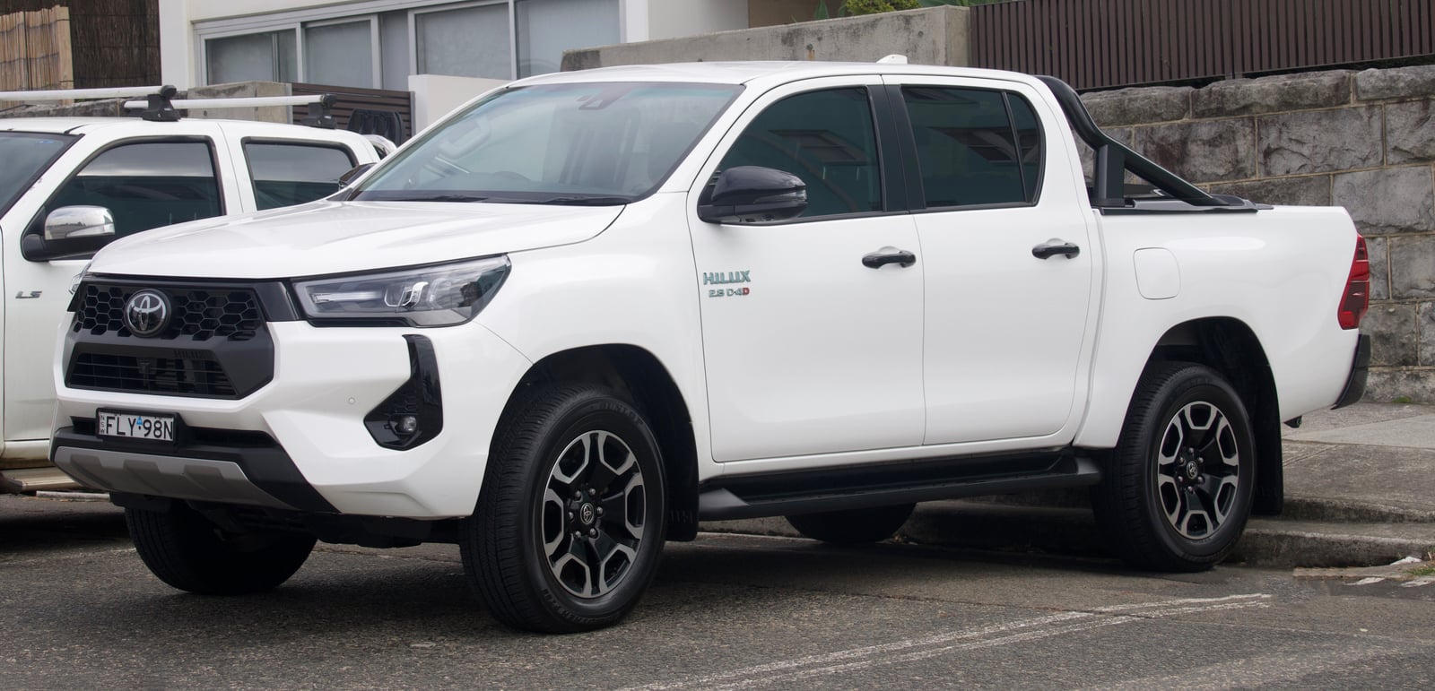 2025 Toyota HiLux SR5 at Bondi Beach. Was a nice catch, especially with the lighting. Only pictured the front, with police patrols after Bondi its harder to picture cars without having cops snooping o