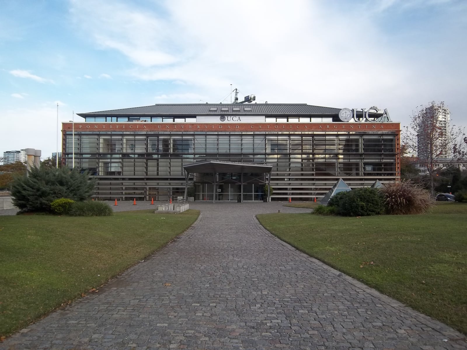 Edificio de la Universidad Católica Argentina en Puerto Madero, Buenos Aires, Argentina.
